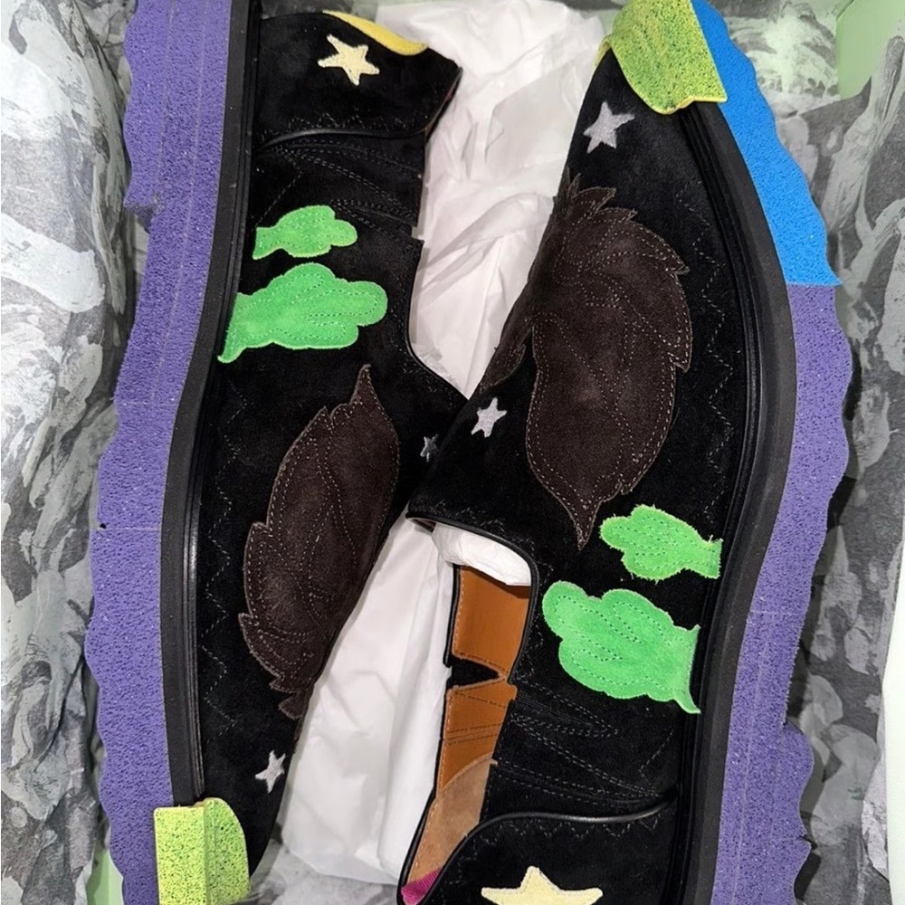 Off-White Suede Ranch-Cactus-Eagle Design Sponge Loafer - Picture 3 of 5